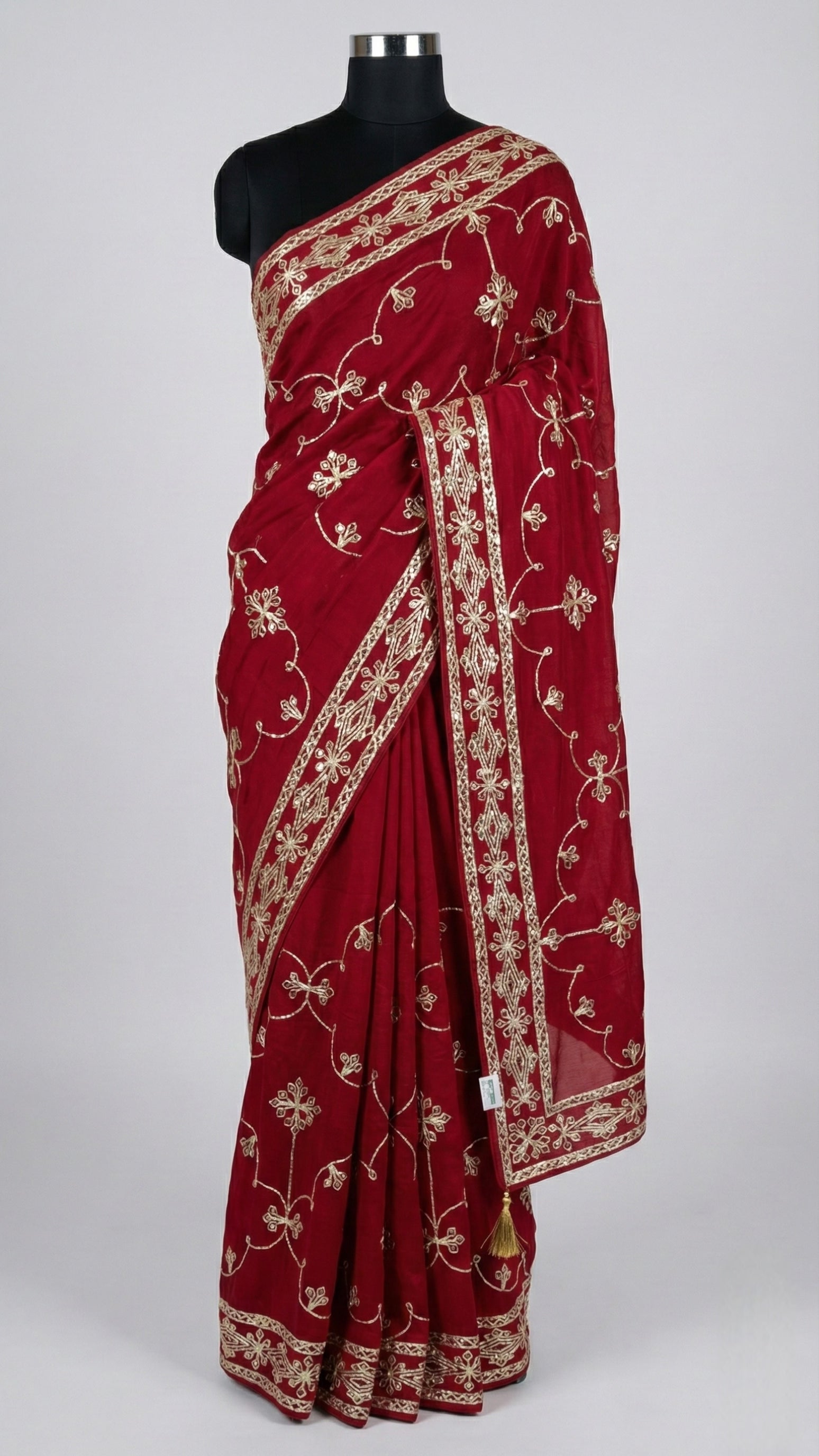 Elegant Embroidered Saree with Intricate Floral Motifs